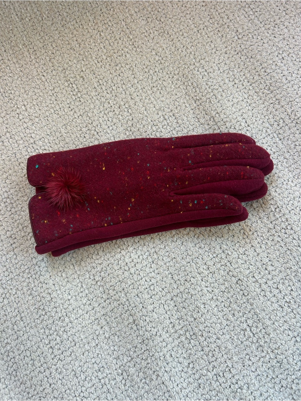 Beautiful Women’s Burgundy fur Pom-Pom Speckled Winter Gloves❤️0/S.